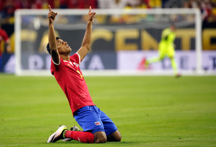 TX202. HOUSTON (ESTADOS UNIDOS), 11/06/2016.- Johan Vanegas de Costa Rica celebra después de anotar contra Colombia hoy, sábado 11 de junio de 2016, en un juego entre Colombia y Costa Rica por el grupo A de la Copa América Centenario el estadio NRG en Houston, Texas (Estados Unidos). EFE/JUAN CARLOS CÁRDENAS